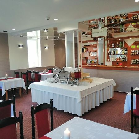 Hotel Lech Gniezno Esterno foto