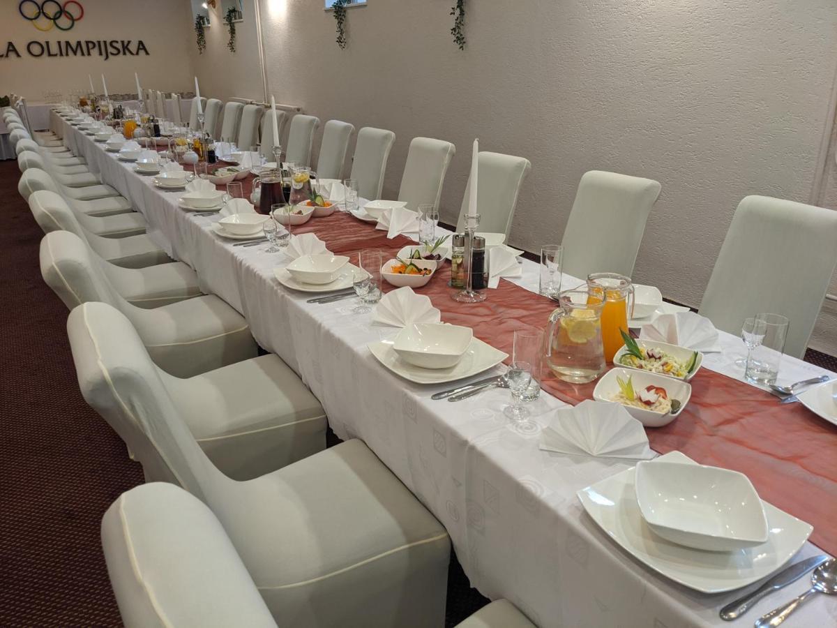 Hotel Lech Gniezno Esterno foto