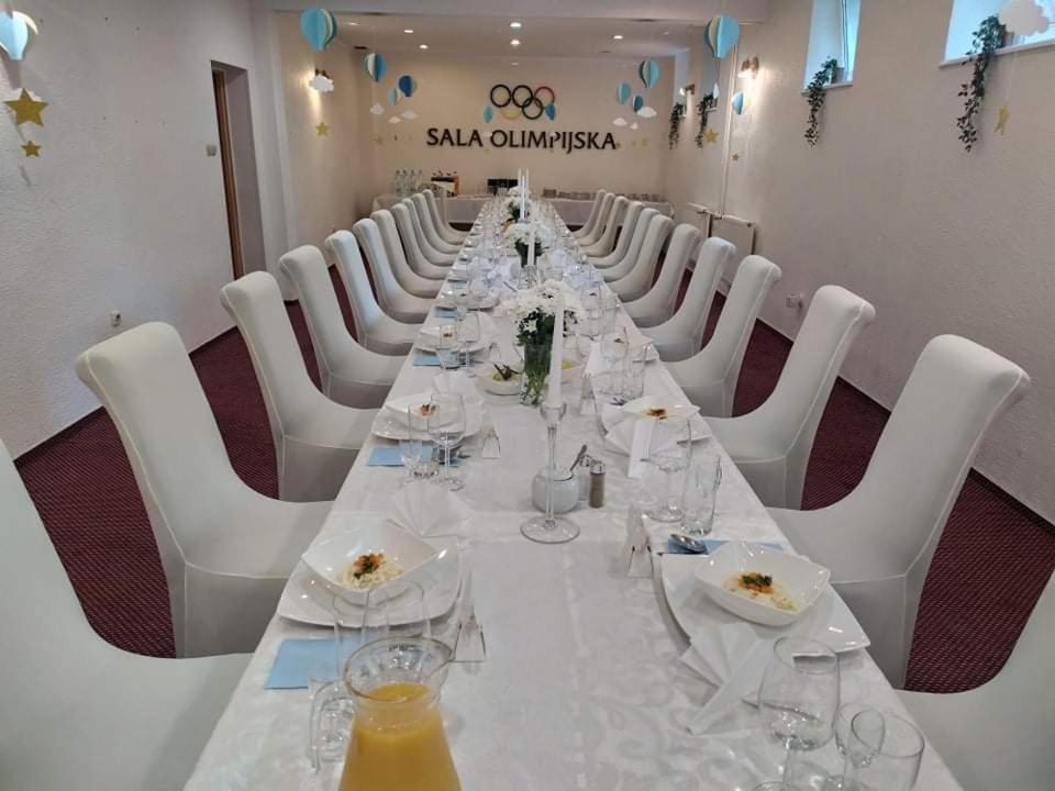 Hotel Lech Gniezno Esterno foto