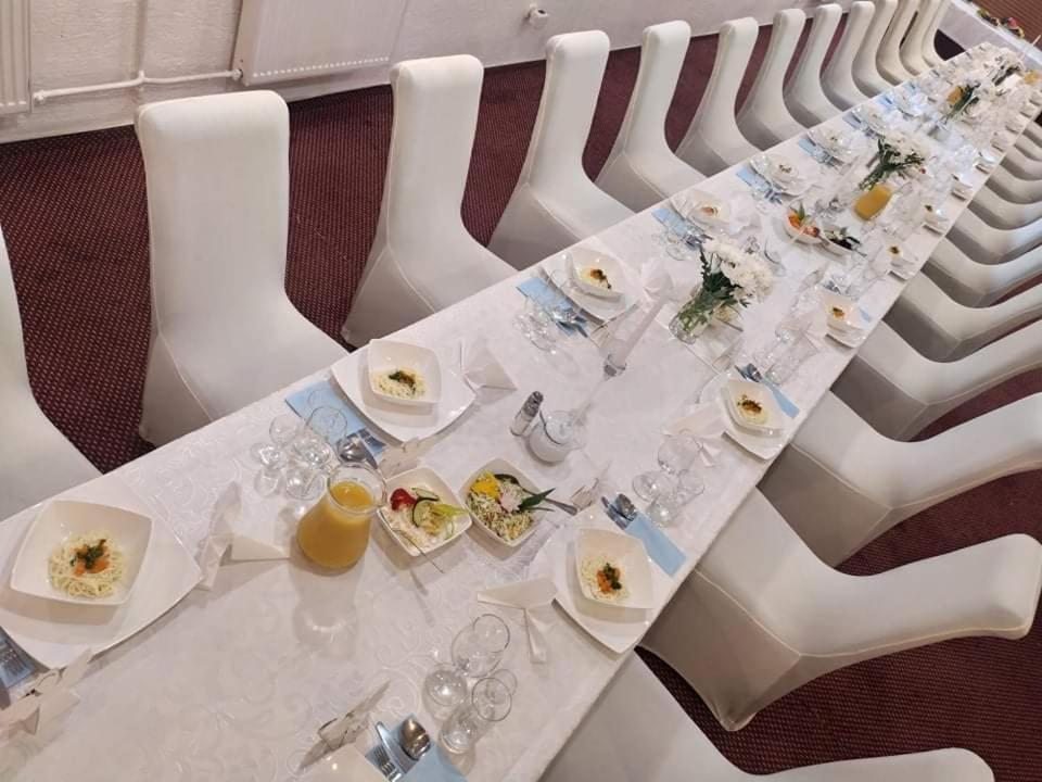 Hotel Lech Gniezno Esterno foto