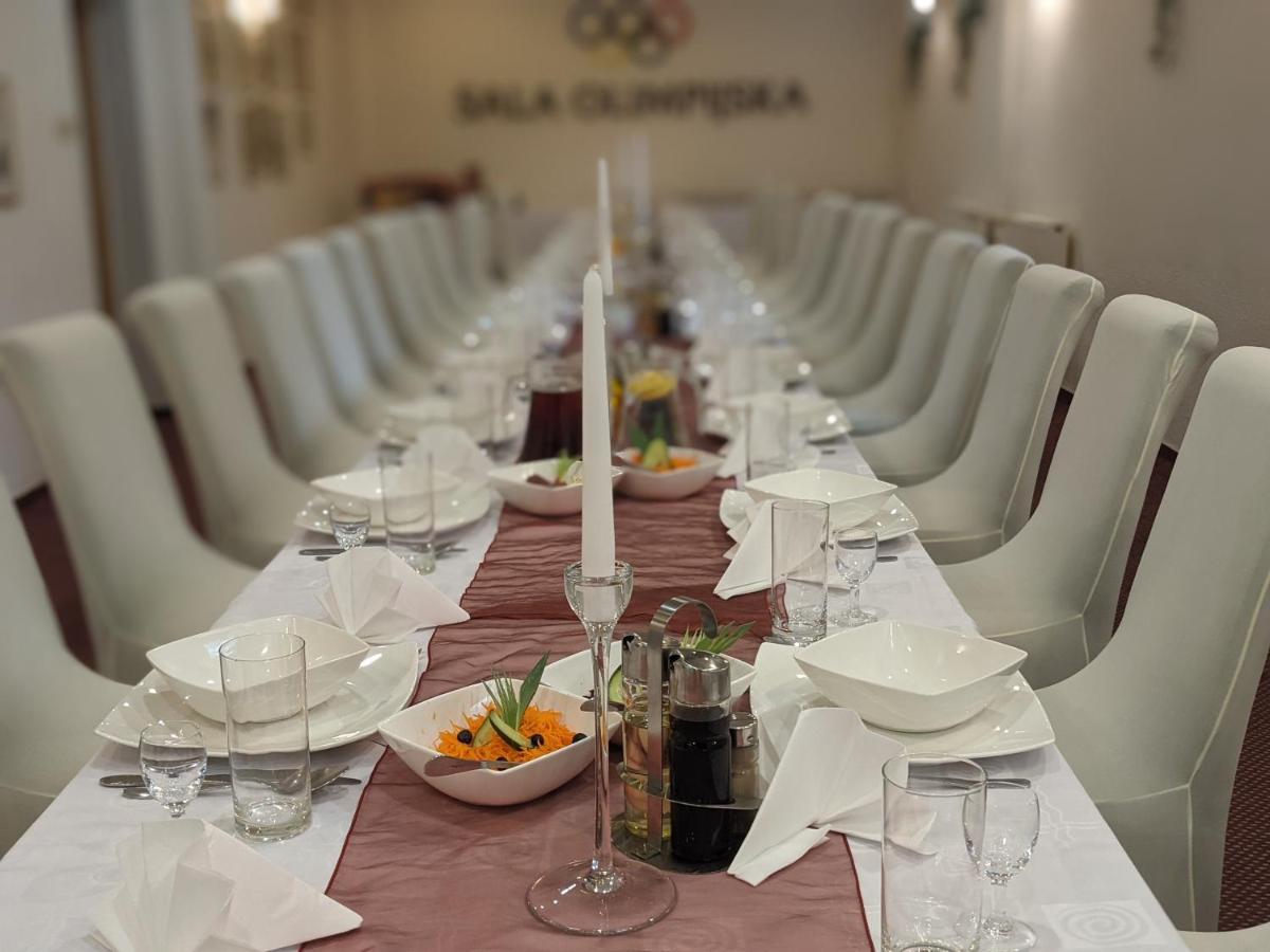 Hotel Lech Gniezno Esterno foto