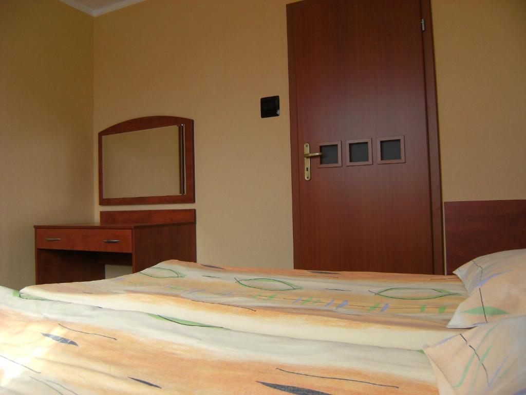 Hotel Lech Gniezno Esterno foto