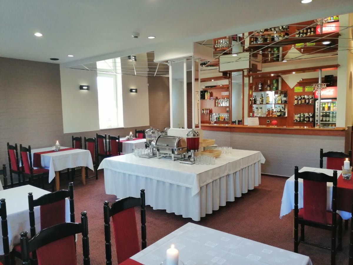 Hotel Lech Gniezno Esterno foto