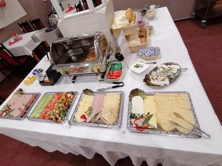 Hotel Lech Gniezno Esterno foto